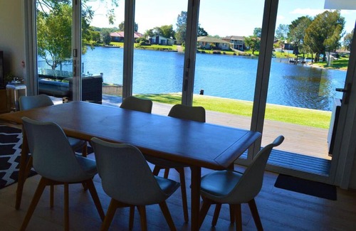 Sussex Inlet Maison | Coastal Relaxation - Absolute Waterfront