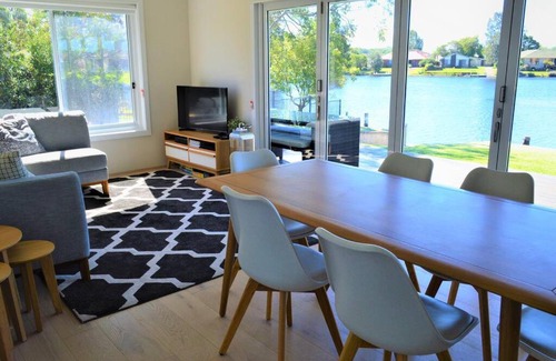 Sussex Inlet Maison | Coastal Relaxation - Absolute Waterfront