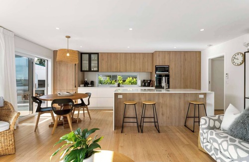 Mount Maunganui Maison | Coastal Retreat - Poolside Mt Maunganui