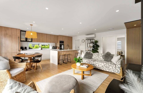 Mount Maunganui Maison | Coastal Retreat - Poolside Mt Maunganui