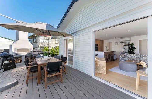 Mount Maunganui Maison | Coastal Retreat - Poolside Mt Maunganui