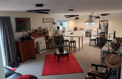 Seatoun Maison | Coastal Retreat in Wellington - Perfect for Quick Stays