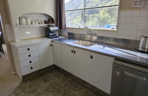 Moetapu Bay Maison | Coastal Retreat on Moetapu Bay Road – Marlborough Sounds Paradise