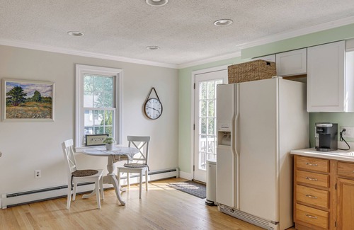 Southern Coast Maison | Coastal Retreat w/Large Yard < 1 Mi to Dtwn Saco!