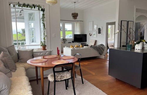 Narrow Neck Villa | Coastal retreat with breathtaking ocean views.