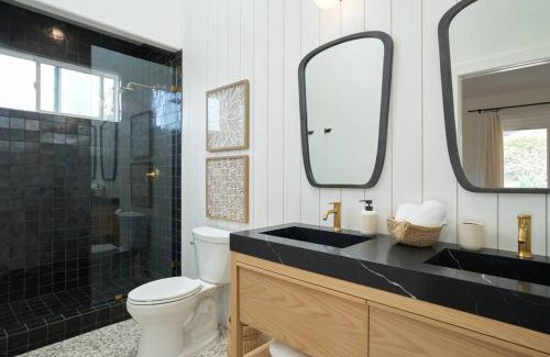 Olde Carlsbad Maison | Coastal Retreat with E-Bikes!