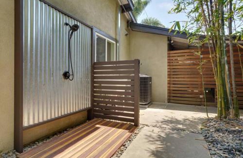 Olde Carlsbad Maison | Coastal Retreat with E-Bikes!