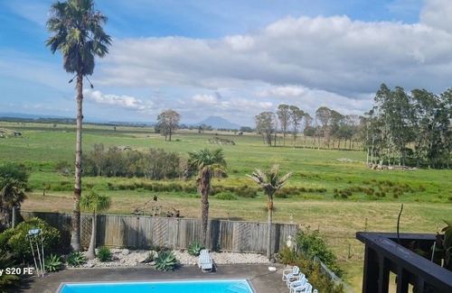 Matata Maison | COASTAL RETREAT WITH GREAT VIEWS AND ALL THE COMFORTS OF HOME