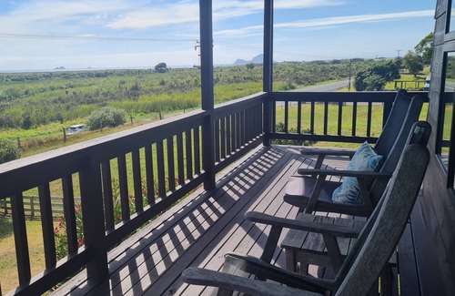 Matata Maison | COASTAL RETREAT WITH GREAT VIEWS AND ALL THE COMFORTS OF HOME