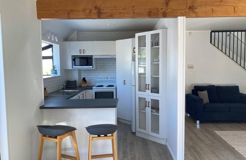 Papamoa Beach Cottage | Coastal holiday home with Hot Tub, newly renovated and very close to the beach