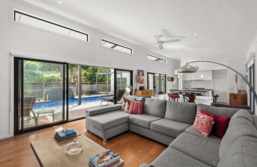 Wallington Maison | Coastal Rural Retreat with luxury swimming pool, golf putting green,pet friendly
