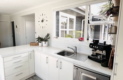 Papamoa Beach Maison | Coastal Sanctuary : Easy walk to Papamoa Beach : n2in1 Family Home + Guest Suite