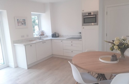 Baile na hAbhann Appartement | Coastal self catering apartment - with sea views