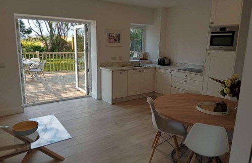 Baile na hAbhann Appartement | Coastal self catering apartment - with sea views