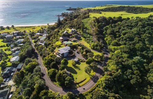 Te Tii Maison | Coastal Serenity - Tapuaetahi Beach Escape
