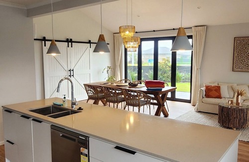 Papamoa Beach Maison | Coastal spacious 4-bedroom house close to beach with spa.