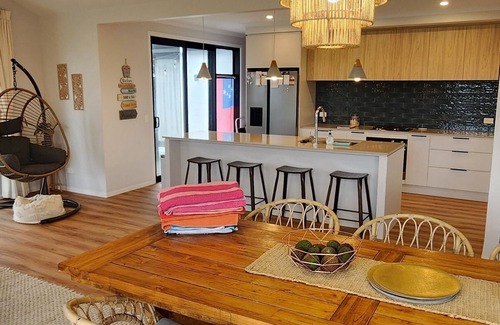 Papamoa Beach Maison | Coastal spacious 4-bedroom house close to beach with spa.