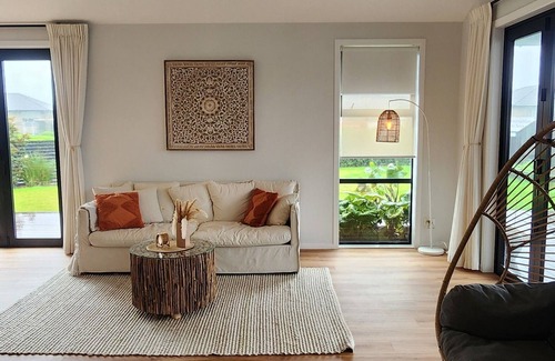 Papamoa Beach Maison | Coastal spacious 4-bedroom house close to beach with spa.