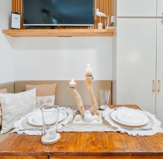 Legazpi Village Appartement | Coastal Studio in KL Tower Serviced Residences, Greenbelt, Makati! Maximum capacity 5 pax!