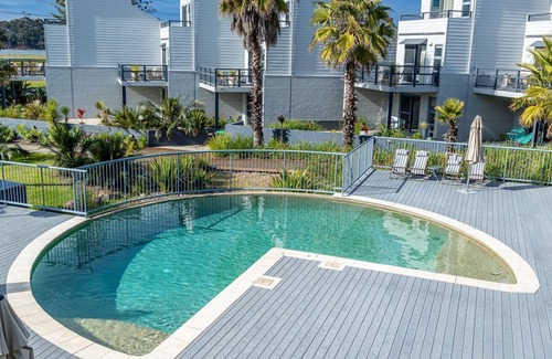 Batehaven Appartement | Coastal Studio with Stunning Beach Views – Perfect for a Relaxing Getaway