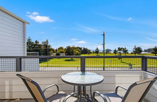 Batehaven Appartement | Coastal Studio with Stunning Beach Views – Perfect for a Relaxing Getaway
