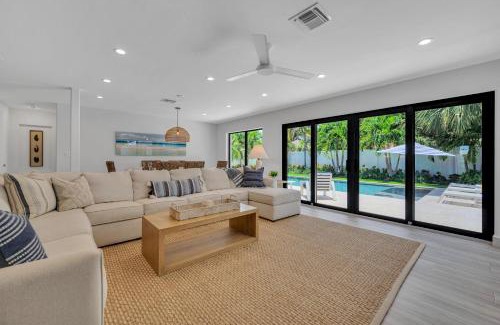 Harbour Inlet Maison | Coastal Style Haven Beach Proximity Heated Pool Tranquility Manatee Ranch Key RESlDENCES
