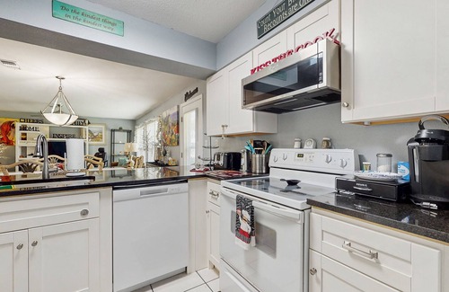 Navarre Beach Copropriété | Coastal Townhouse with WiFi, Central AC, and Shared Pool