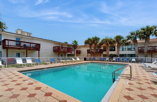 Navarre Beach Copropriété | Coastal Townhouse with WiFi, Central AC, and Shared Pool