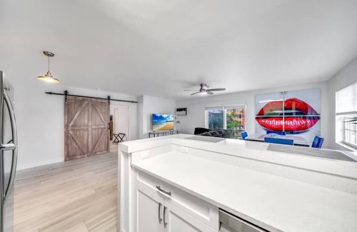 Coral Ridge Appartement | Coastal unit! .5 miles to Beach!