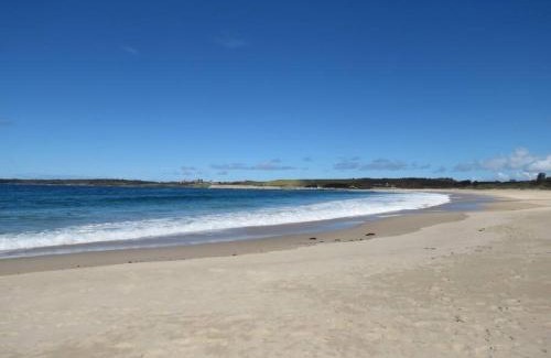 Shellharbour Maison | Coastal Vibes - Walk to beach, Marina, Cafes and Pubs