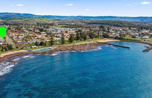 Shellharbour Maison | Coastal Vibes - Walk to beach, Marina, Cafes and Pubs