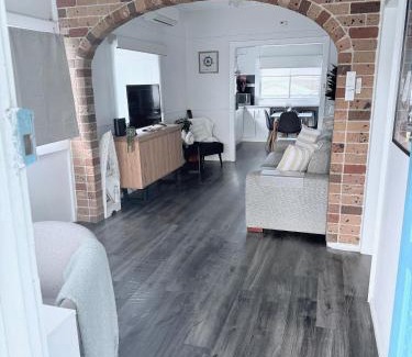 Shellharbour Maison | Coastal Vibes - Walk to beach, Marina, Cafes and Pubs