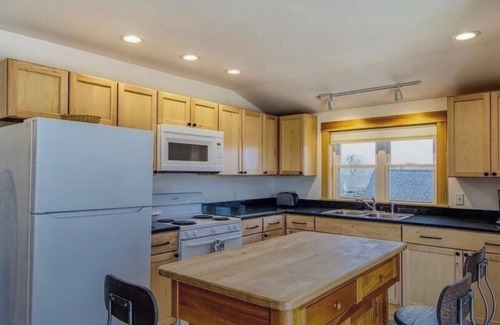 Winter Harbor Appartement | Coastal View 1 Bedroom Apartment with Private Balcony in Winter Harbor, Maine