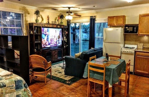 Country Club Estates Appartement | Escapade mignonne et confortable sur le ruisseau et le marais