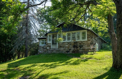 Tay Valley Maison | Cobblestone Cottages