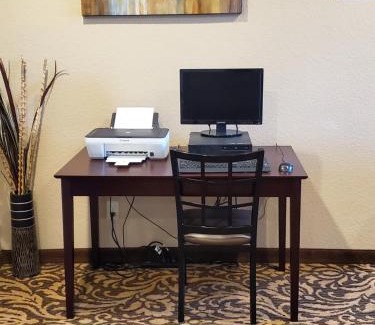 Clarion Hôtel | Cobblestone Inn & Suites - Clarion