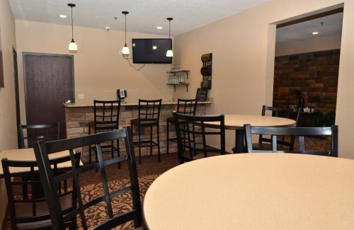 Clarion Hôtel | Cobblestone Inn & Suites - Clarion