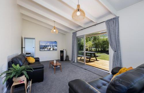 Anakiwa Maison | Cobham Crib - Anakiwa Holiday Home