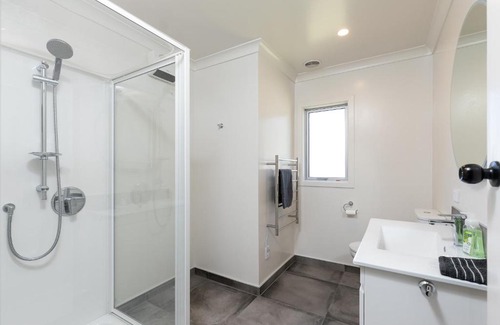 Anakiwa Maison | Cobham Crib - Anakiwa Holiday Home