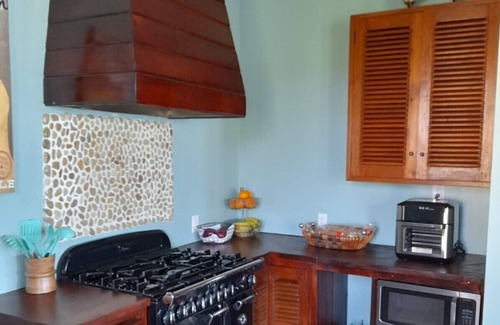 Green Turtle Cay Maison | Coco Bay House + Private Beach + Near Public Dock + Green Turtle Cay