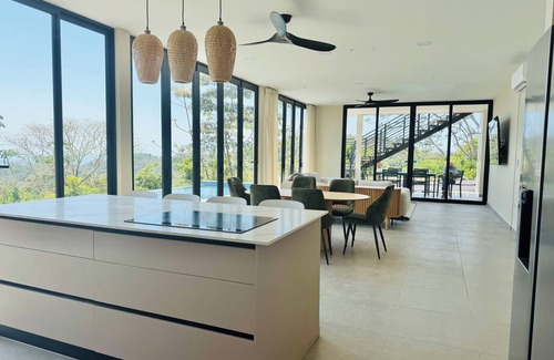 Rio Seco Villa | Coco Rica Luxury 4-bedroom Villa w/ Oceanview & Infinity Pool in Puerto Carrillo