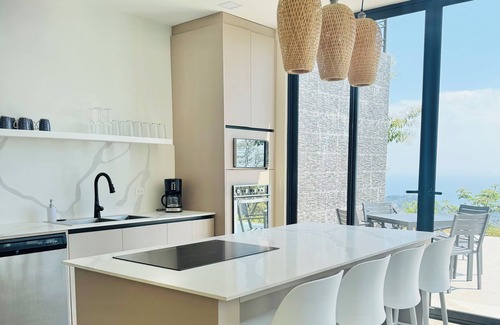 Rio Seco Villa | Coco Rica Luxury 4-bedroom Villa w/ Oceanview & Infinity Pool in Puerto Carrillo