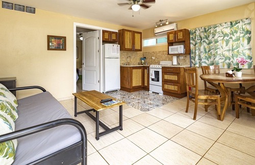 Coco Appartement | Cococabana7 newly renovated 1BR/1BA apar in downtown Coco, 5 min walk to beach.