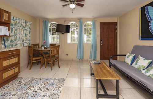 Coco Appartement | Cococabana7 newly renovated 1BR/1BA apar in downtown Coco, 5 min walk to beach.