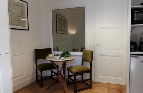 Le Puy-en-Velay Appartement | Cocon au cœur du Puy-en-Velay avec cour privée et WIFI - FR-1-582-325