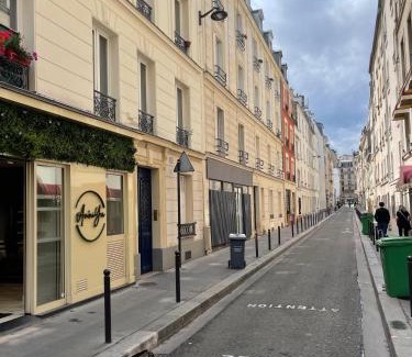 Batignolles Appartement | Cocon Chic - Pont Cardinet- Design & Sérénité