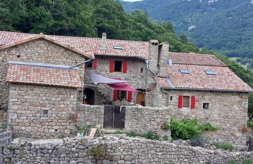 Labastide-sur-Besorgues Maison | Cocon pour 2 avec ou sans jacuzzi, sauna, billard, soins bien-être en Ardèche.