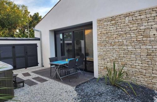 Andilly Maison | Cocon pour 2 avec jacuzzi