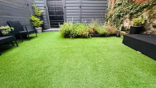 Saint-Genest-Lerpt Appartement | Cocon urbain avec le jardin secret
