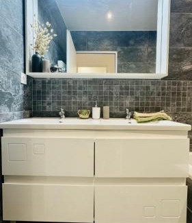 Saint-Genest-Lerpt Appartement | Cocon urbain avec le jardin secret